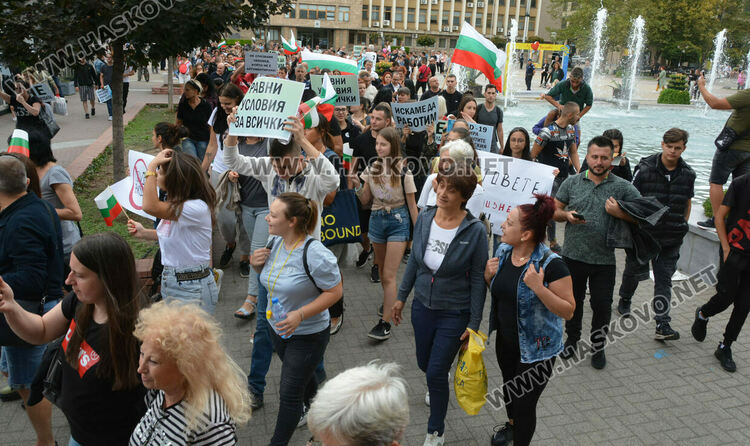 500 излязоха на протест в Хасково срещу мерките за коронавируса