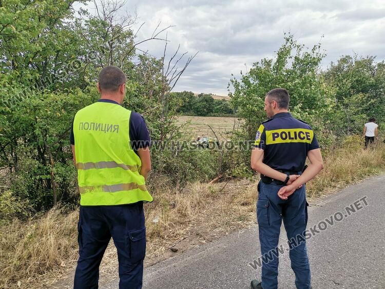 Шофьор на такси загина на място при катастрофа, пострада пътничка