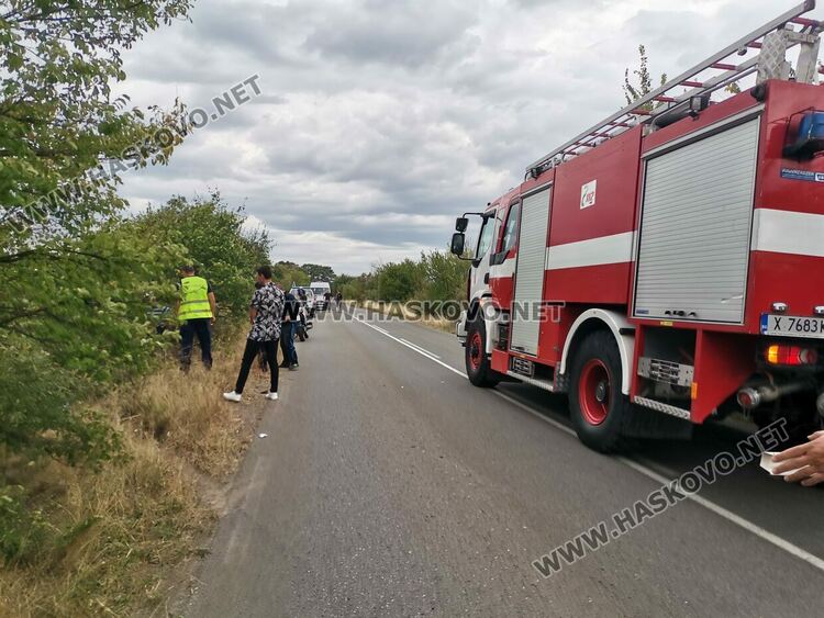 Шофьор на такси загина на място при катастрофа, пострада пътничка