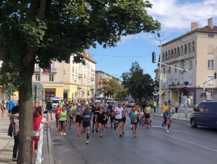 38 лекоатлети ще пробягат разстоянието между Димитровград и Хасково