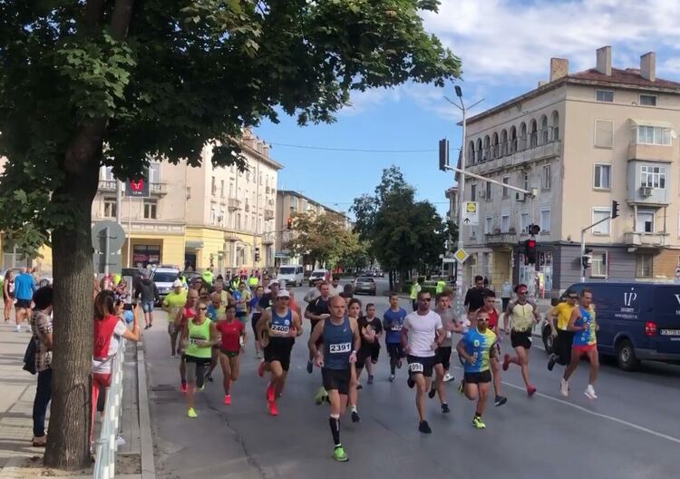 38 лекоатлети ще пробягат разстоянието между Димитровград и Хасково