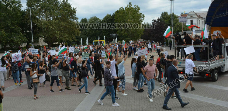 500 излязоха на протест в Хасково срещу мерките за коронавируса