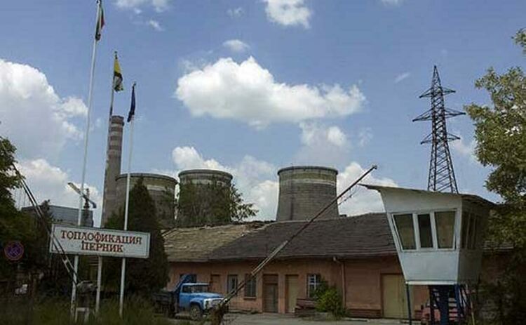 "Топлофикация Перник" дарява кипариси на Община Перник по повод Международният ден на чистия въздух