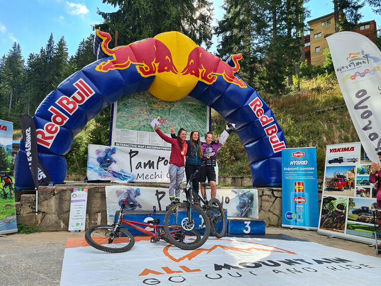 Десетки колоездачи се включиха в ендуро предизвикателството „Елевейшън 999“