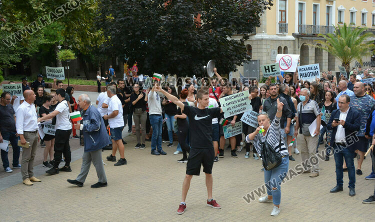 500 излязоха на протест в Хасково срещу мерките за коронавируса
