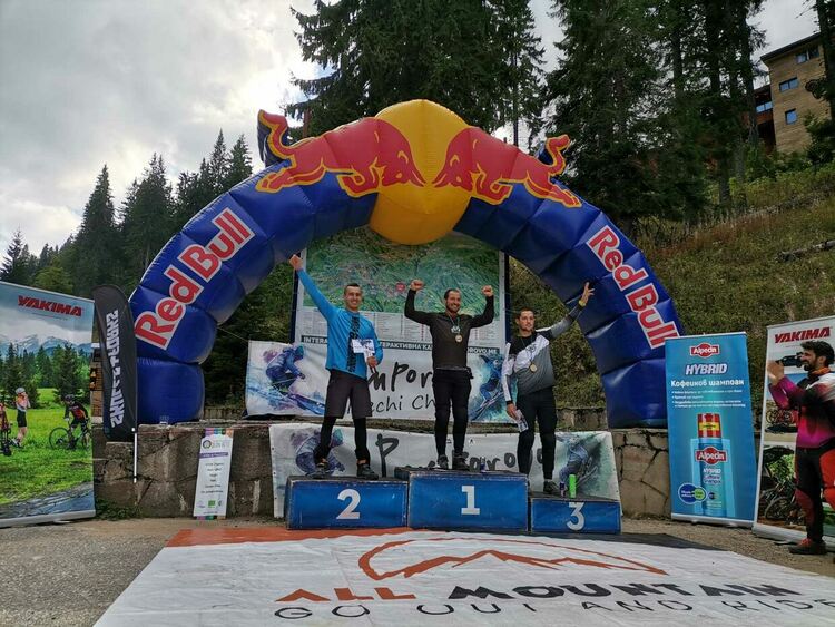 Десетки колоездачи се включиха в ендуро предизвикателството „Елевейшън 999“