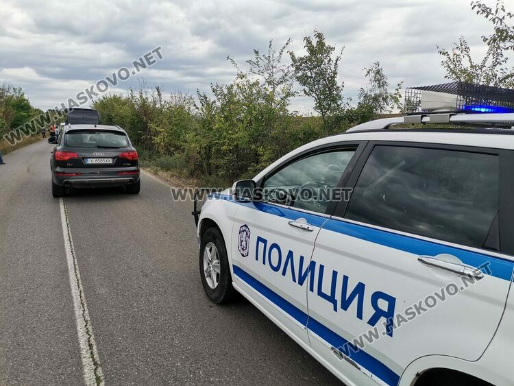 Шофьор на такси загина на място при катастрофа, пострада пътничка