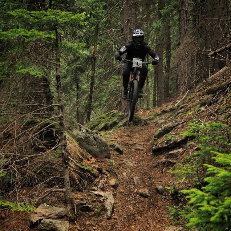 Десетки колоездачи се включиха в ендуро предизвикателството „Елевейшън 999“