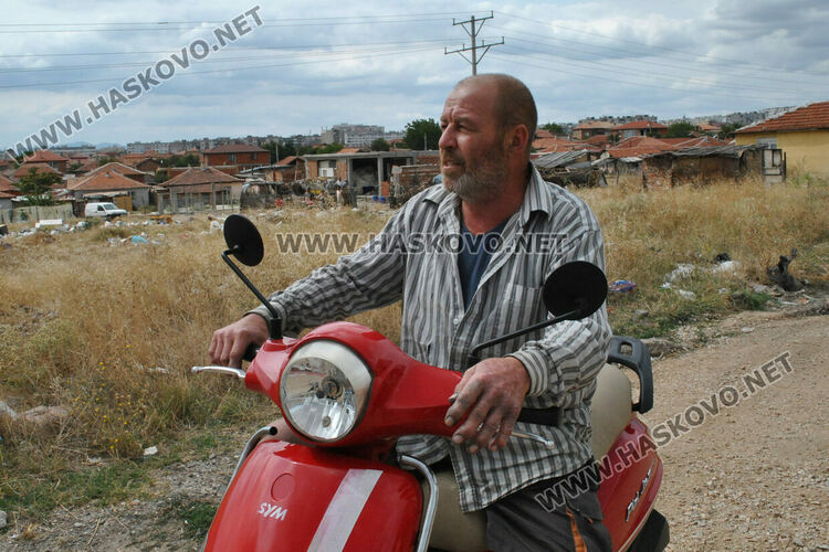 Пламна нерегламентираното сметище край "Република" 