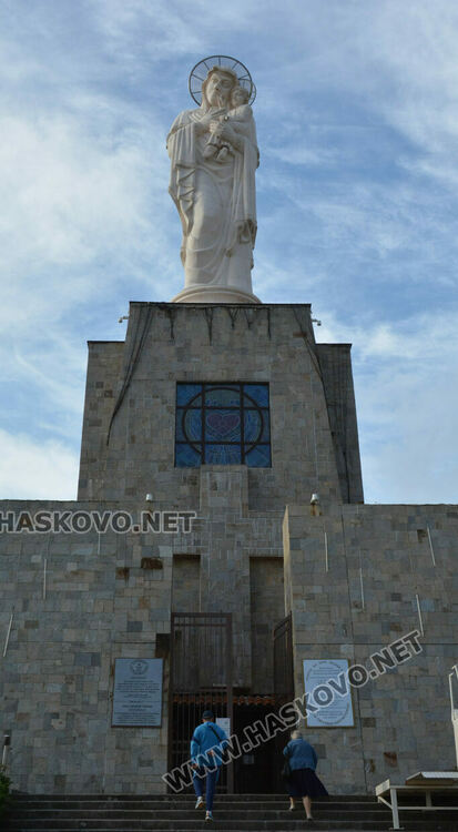 В Хасково отслужиха литургия за Рождество на Пресвета Богородица 