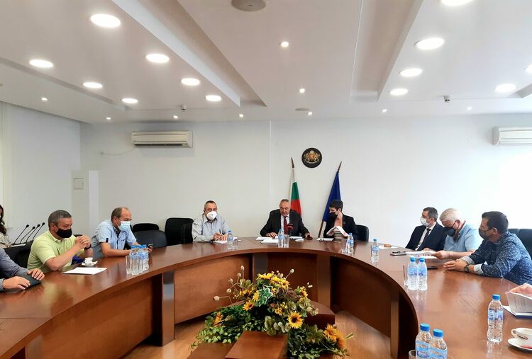 Щабът реши: Няма да се разкриват още легла, засилват проверките 