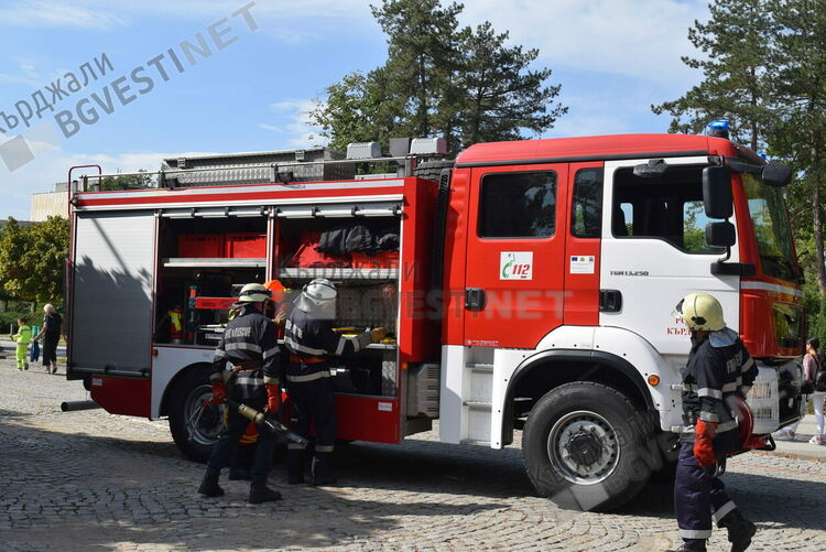 Пожар край Мост, горяха сухи треви и храсти