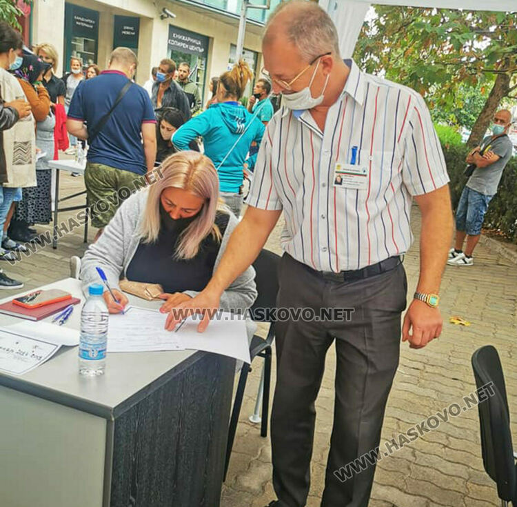  Среща на работодатели и търсещи работа с посредничеството на трудовите експерти в Хасково