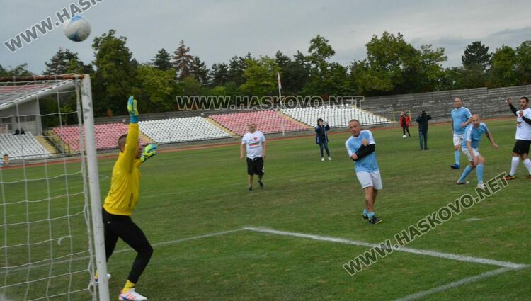 Общинари, футболни ветерани на Хасково и тим от Веспрем премериха сили в мини турнир