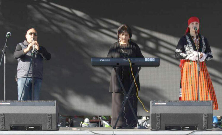 Престижни награди за &bdquo;Зора Зорничка&ldquo; и "Зора Зорница" от фолклорни фестивали