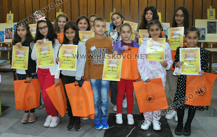 Библиотеката в Хасково издаде книжка с детски текстове и рисунки