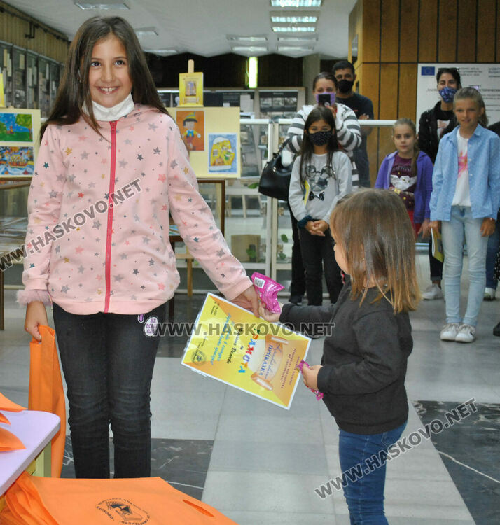 Библиотеката в Хасково издаде книжка с детски текстове и рисунки