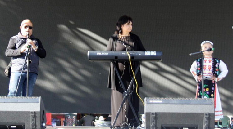 Престижни награди за &bdquo;Зора Зорничка&ldquo; и "Зора Зорница" от фолклорни фестивали