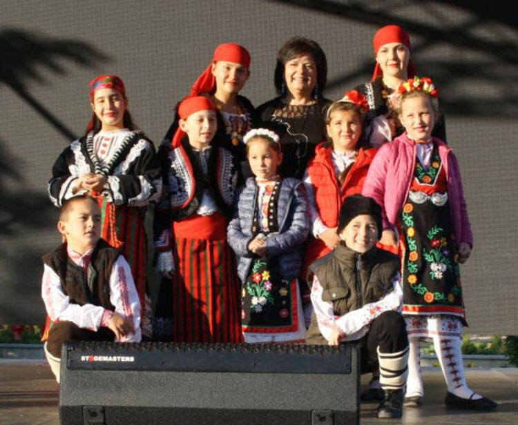 Престижни награди за &bdquo;Зора Зорничка&ldquo; и "Зора Зорница" от фолклорни фестивали