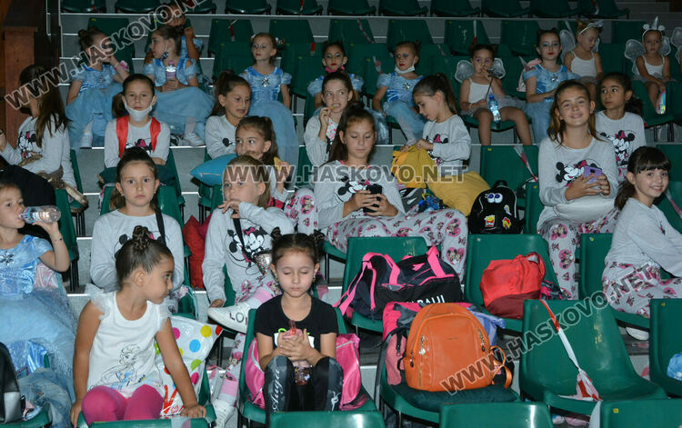 Грации от 14 клуба стартираха в Третия турнир по художествена гимнастика “Кралица на Аида“