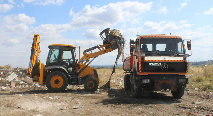 Разчистват нерегламентираното сметище край &bdquo;Република&ldquo;