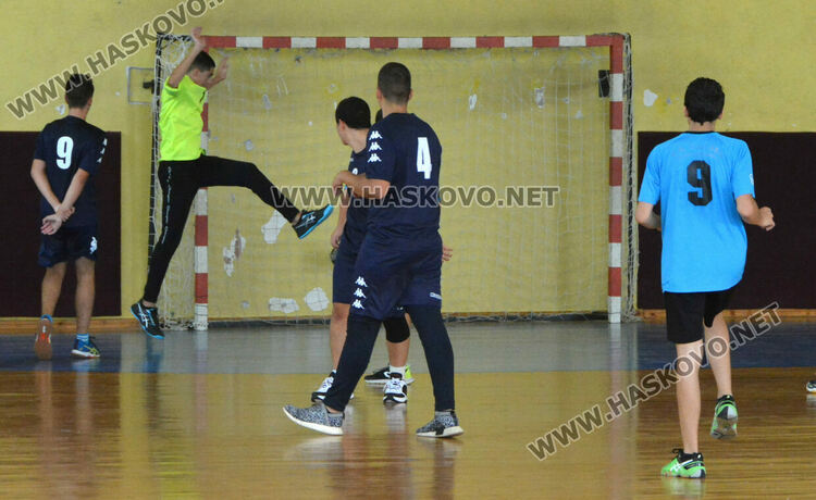 Пет отбора в хандбалния турнир “Вълчо Даскалов“ в Хасково