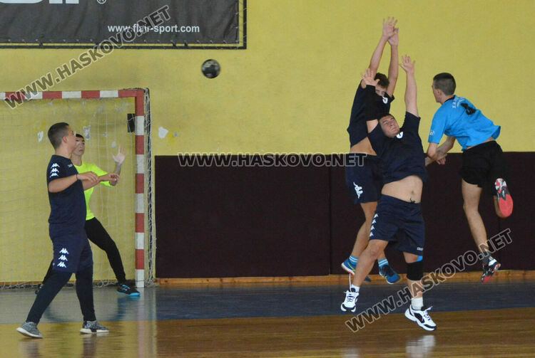 Пет отбора в хандбалния турнир “Вълчо Даскалов“ в Хасково