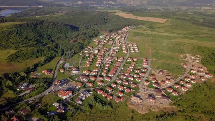 Разширява се жилищен комплекс върху терен за добив на въглища в Пернишко