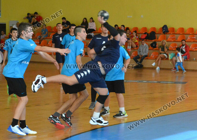 Пет отбора в хандбалния турнир “Вълчо Даскалов“ в Хасково