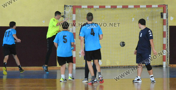 Пет отбора в хандбалния турнир “Вълчо Даскалов“ в Хасково