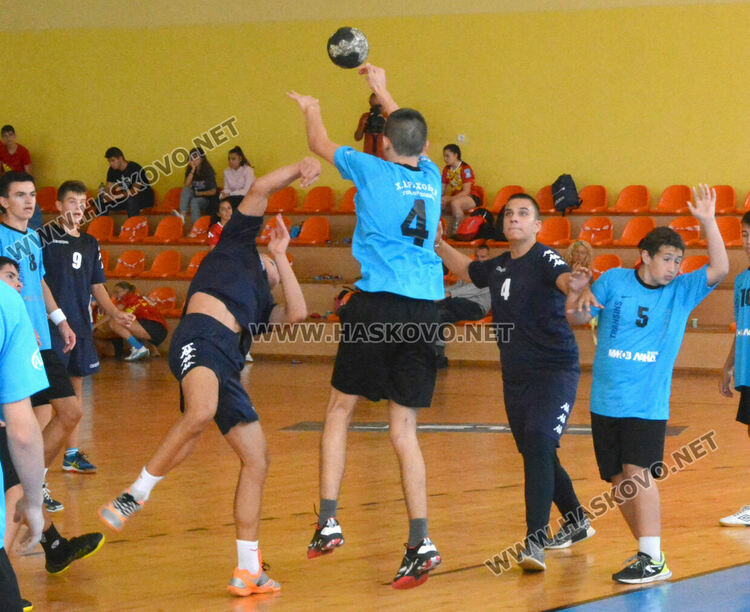 Пет отбора в хандбалния турнир “Вълчо Даскалов“ в Хасково