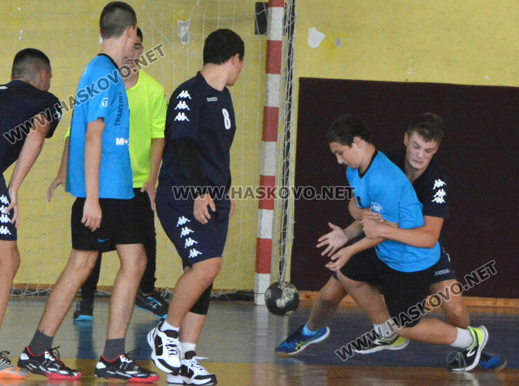 Пет отбора в хандбалния турнир “Вълчо Даскалов“ в Хасково