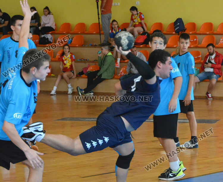 Пет отбора в хандбалния турнир “Вълчо Даскалов“ в Хасково
