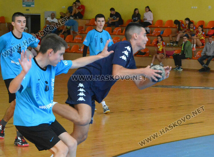 Пет отбора в хандбалния турнир “Вълчо Даскалов“ в Хасково