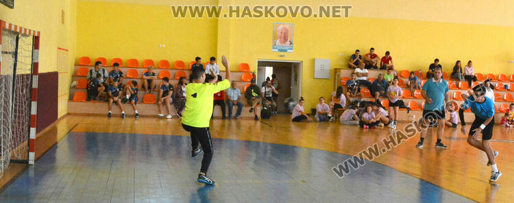 Пет отбора в хандбалния турнир “Вълчо Даскалов“ в Хасково