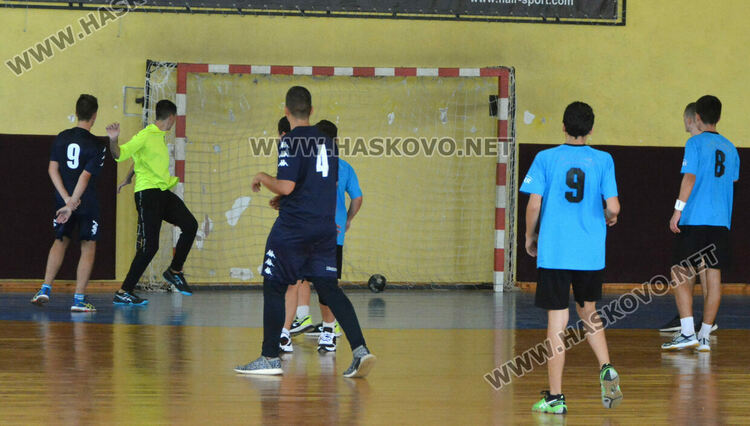 Пет отбора в хандбалния турнир “Вълчо Даскалов“ в Хасково
