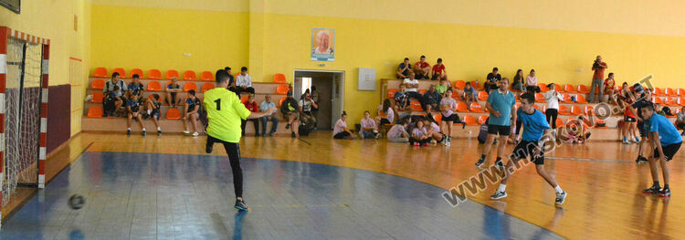 Пет отбора в хандбалния турнир “Вълчо Даскалов“ в Хасково