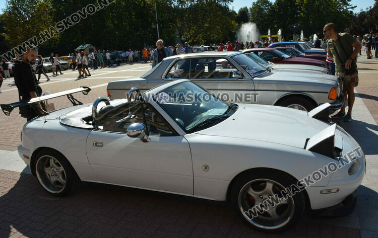 Колата на Джеймс Бонд с голямата награда от Ретро парада в Хасково
