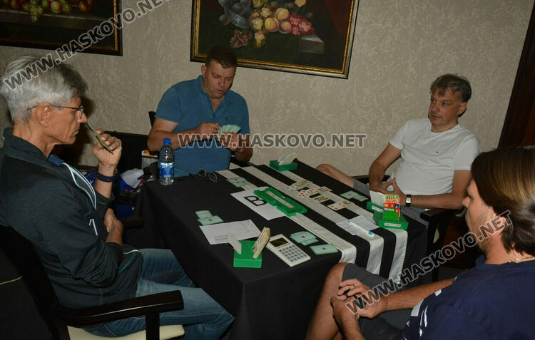 Бриджори от цялата страна стартираха в 41-я Национален турнир в памет на Илия Делев и за „Купа Хасково“