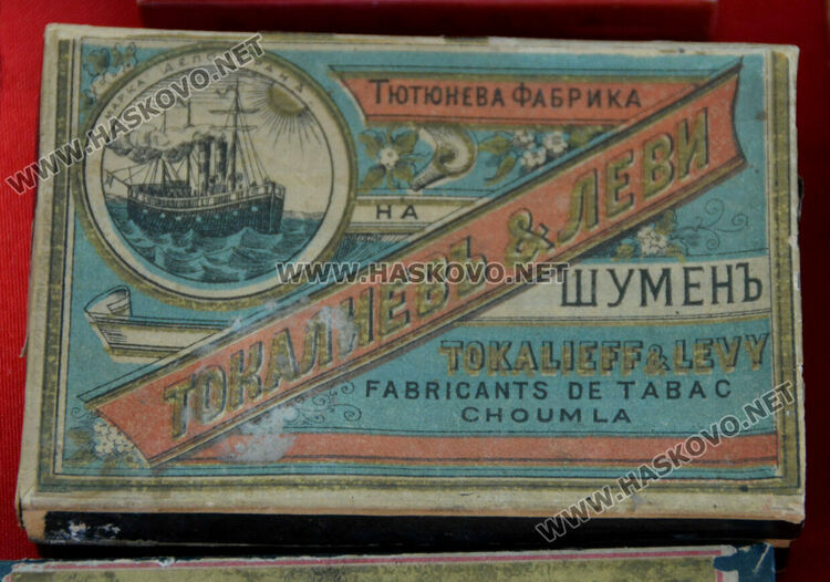 Ретро красавици и уникална колекция с български цигари събраха хасковлии на площад „Свобода“