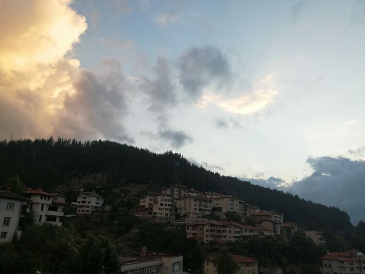 Предимно слънчево на 12 септември, след обяд ще има и облаци, но без валежи