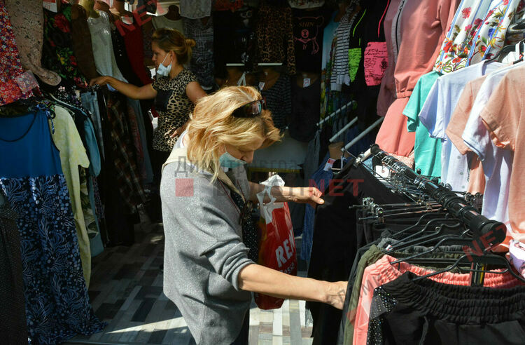 Хиляди се стекоха към Неделния пазар в Димитровград, предизвикаха задръствания в града