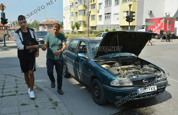 4 коли катастрофираха на улица „Дунав“ в Хасково