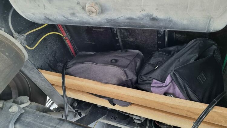 Извадиха канабис изпод шасито на два камиона на пункта “Капитан Андреево“