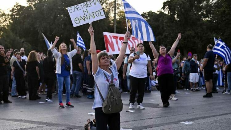 Нови противоепидемични мерки в Гърция влизат в сила