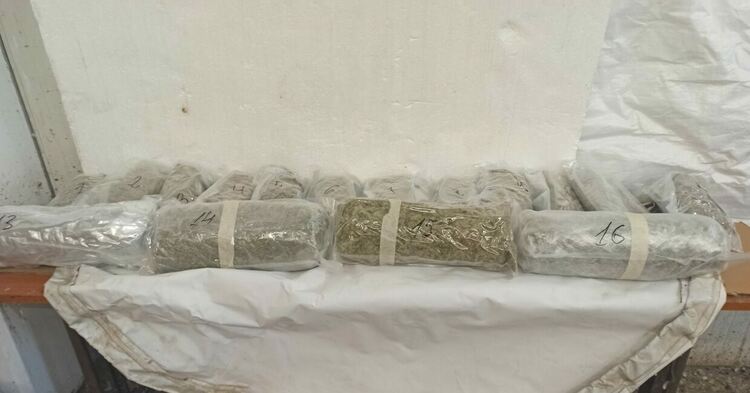 Извадиха канабис изпод шасито на два камиона на пункта “Капитан Андреево“