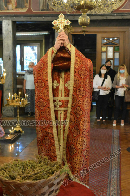 Днес е Кръстовден, не се яде нищо червено