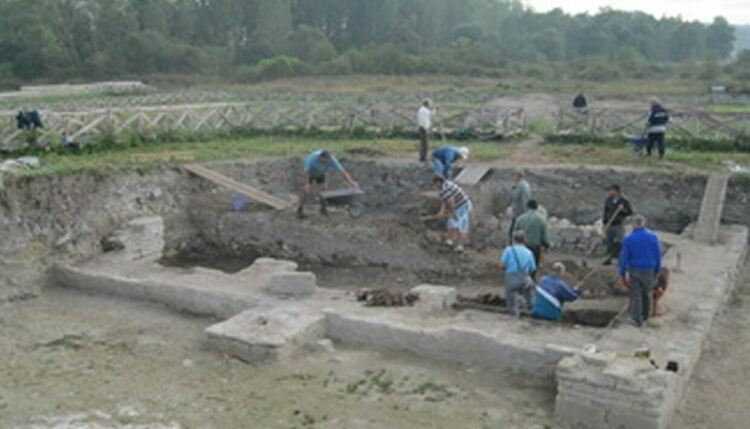 Рядък ранновизантийски сребърен кръст откриха край Попово