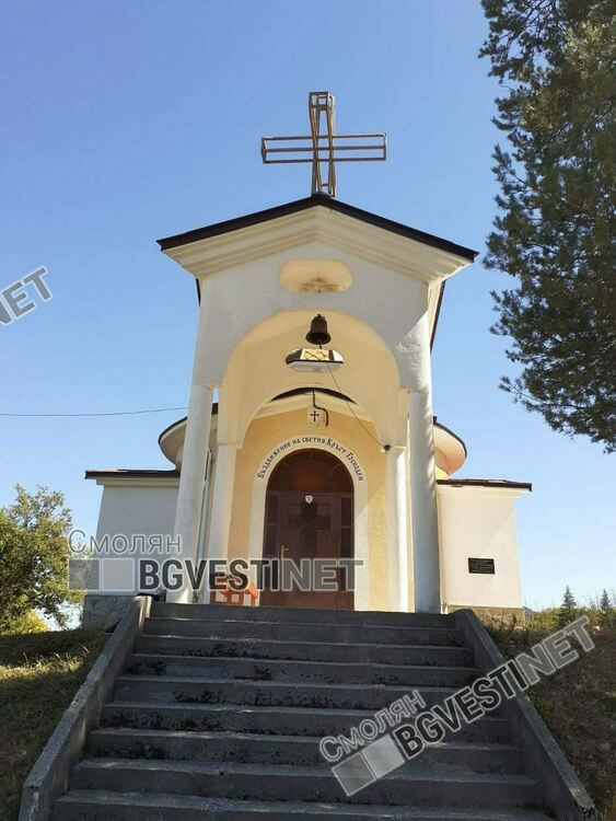 Отбелязваме Кръстовден! Стотици се поклониха в Кръстова гора, водосвет ще има и в местността "Корста"