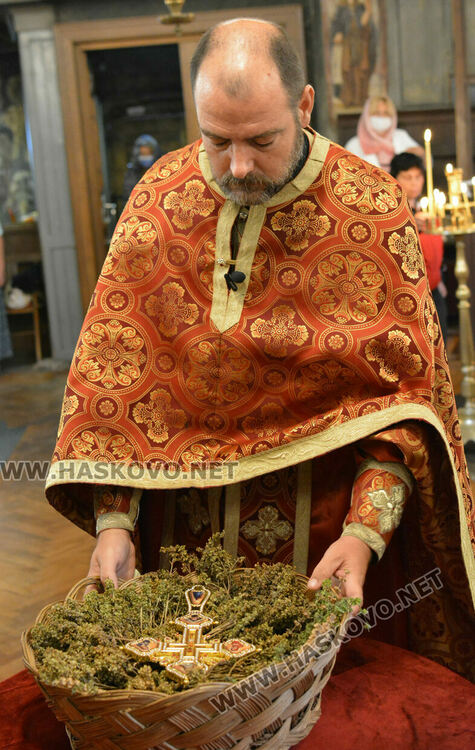 Днес е Кръстовден, не се яде нищо червено